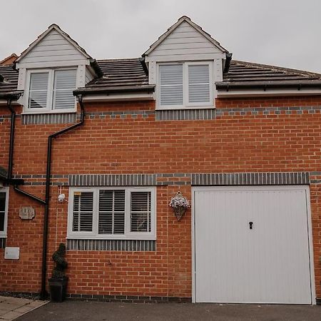 Lovely New 1 Bedroom Loft Apartment With On Drive Parking Trowbridge Exterior photo